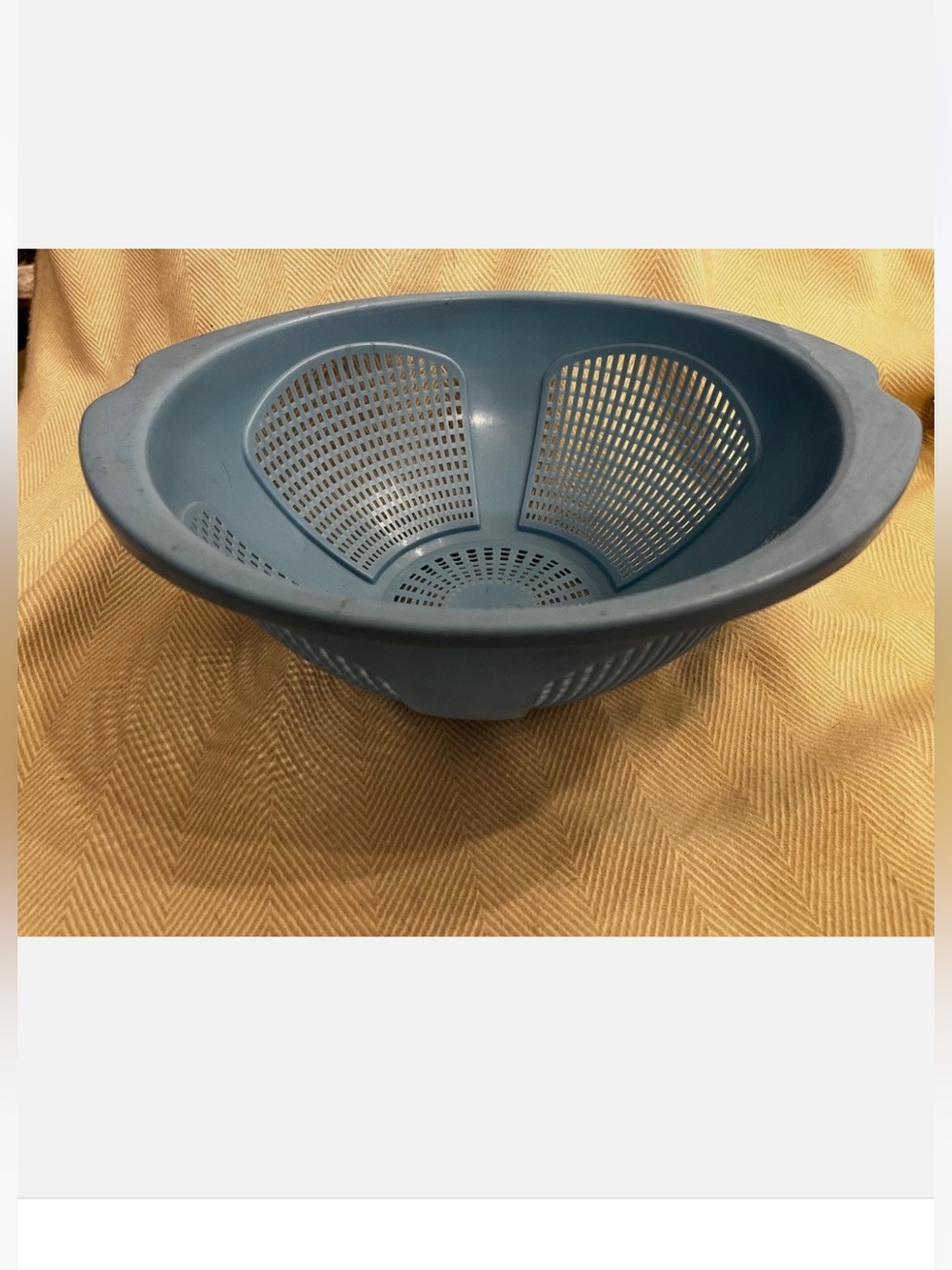 vintage 90's Kitchen Country Cottage Blue plastic strainer/colander 5 in x 12 in